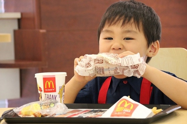 自分のバーガーはモリモリ食べられる。自分で作るとさらにおいしいね