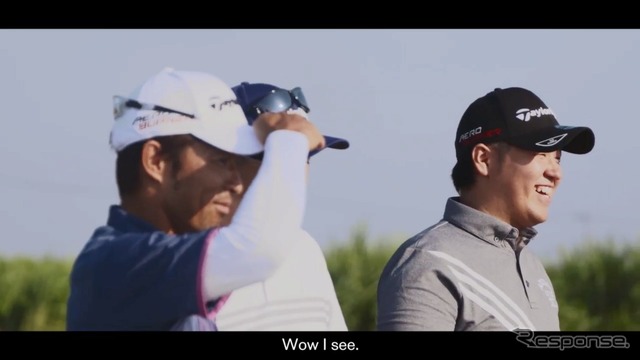目隠しされ、第1ホールに登場した選手たち。目の前に広がるコースにあぜんとする