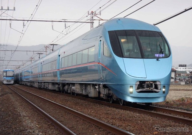 小田急は2016年春に予定しているダイヤ改正から、特急ロマンスカーの停車駅に海老名駅と伊勢原駅を加えると発表。写真はロマンスカーMSE（60000形）