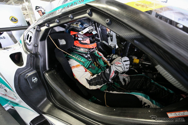GT300ポール奪取を決めた#2 加藤寛規。