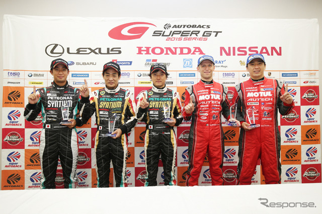 鈴鹿1000kmのポールシッターたち。左からGT300の濱口、高橋、加藤、GT500のクインタレッリ、松田。