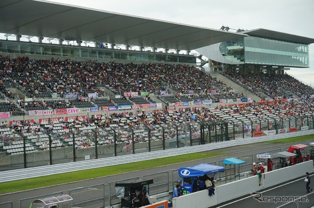 【SUPER GT 第5戦】雨の鈴鹿1000km、決勝の観客数は3万4000人