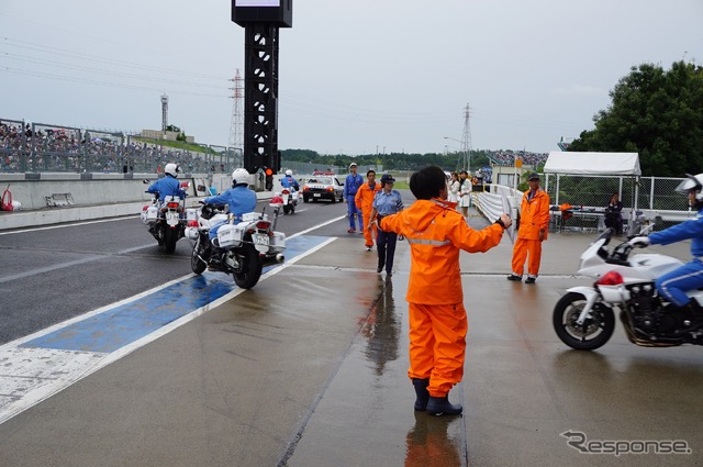 【SUPER GT 第5戦】雨の鈴鹿1000km、決勝の観客数は3万4000人