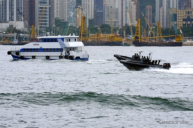 ヴィクトリア・ハーバー(Victoria Harbour)には軍の船も行き来する