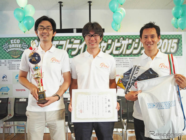 左から福田、古田、岡本インストラクター