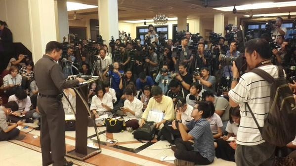 黄色いシャツの男か バンコクの爆弾事件容疑者、カンボジア国境で逮捕