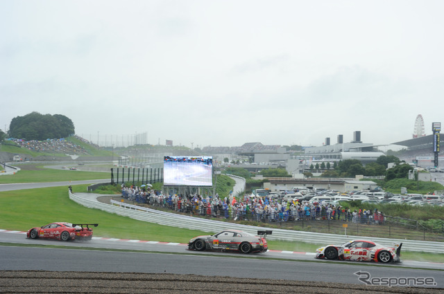 アウト側から見た2コーナーの激感エリア(SUPER GT 第5戦)