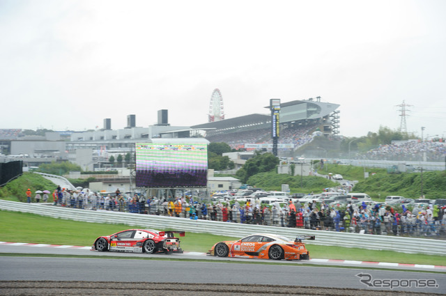 アウト側から見た2コーナーの激感エリア(SUPER GT 第5戦)