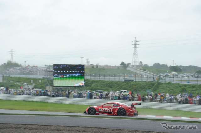 アウト側から見た2コーナーの激感エリア（SUPER GT 第5戦）