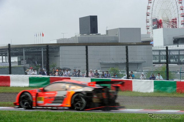 アウト側から見たS字コーナーの激感エリア(SUPER GT 第5戦)
