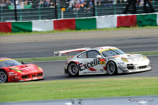 2コーナー激感エリアから見たマシン(SUPER GT 第5戦)