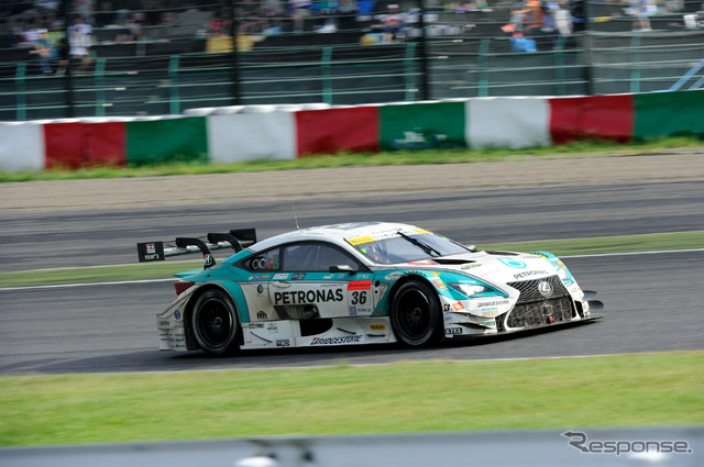 2コーナー激感エリアから見たマシン(SUPER GT 第5戦)