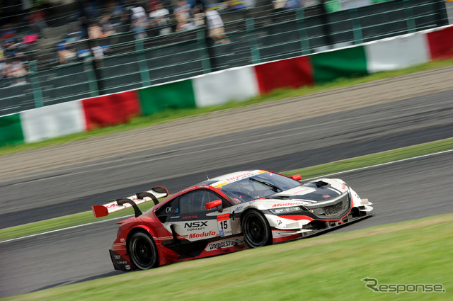 2コーナー激感エリアから見たマシン(SUPER GT 第5戦)