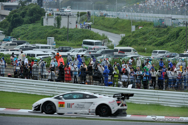 アウト側から見た2コーナーの激感エリア(SUPER GT 第5戦)
