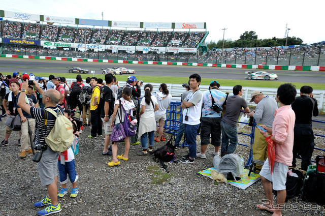 2コーナーの激感エリアの風景(SUPER GT 第5戦)