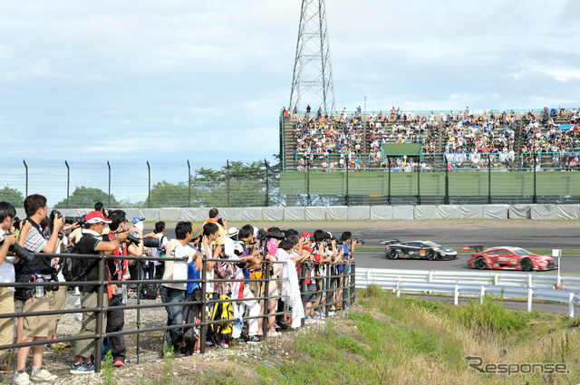 2コーナーの激感エリアの風景(SUPER GT 第5戦)