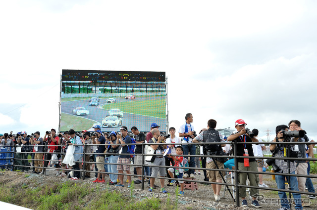 2コーナーの激感エリアの風景(SUPER GT 第5戦)