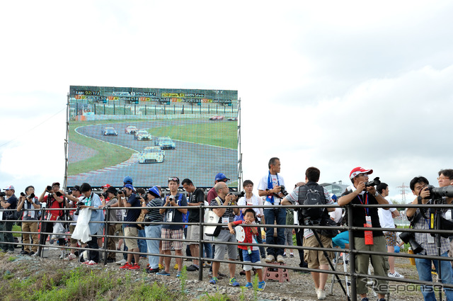 2コーナーの激感エリアの風景(SUPER GT 第5戦)