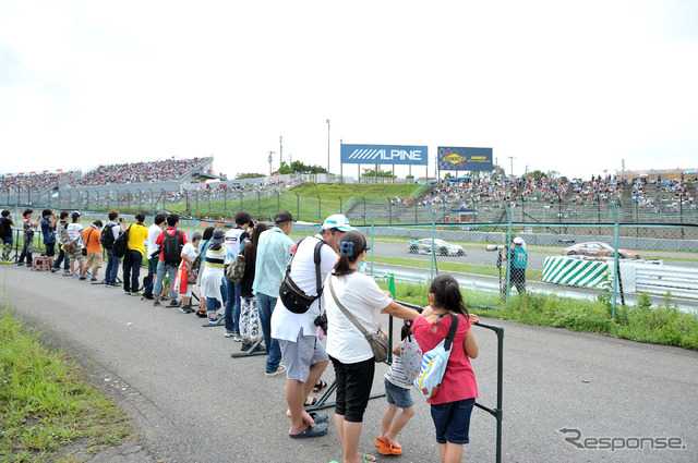 最終コーナーの激感エリアの風景(SUPER GT 第5戦)