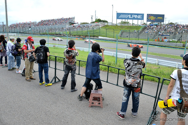 最終コーナーの激感エリアの風景(SUPER GT 第5戦)