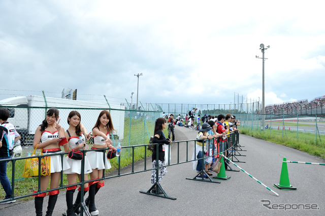 最終コーナーの激感エリアの風景（SUPER GT 第5戦）