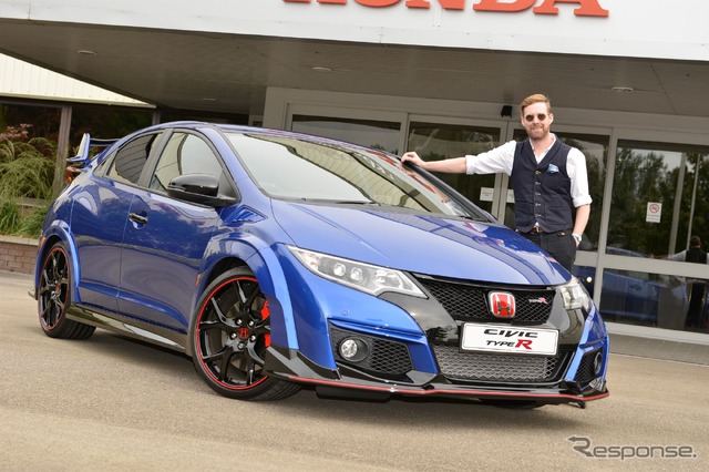 新型ホンダ シビック タイプRと「カイザー・チーフス」のリッキー・ウィルソン