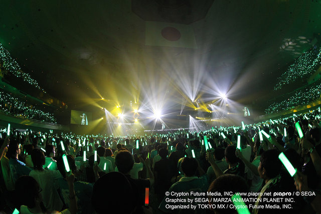 【レポート】デビューから8年、ついに初音ミクが武道館に!7回うるっとして2回ガチ泣きした「マジカルミライ 2015」初日ライブ