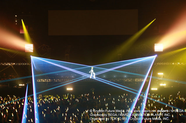 【レポート】デビューから8年、ついに初音ミクが武道館に!7回うるっとして2回ガチ泣きした「マジカルミライ 2015」初日ライブ