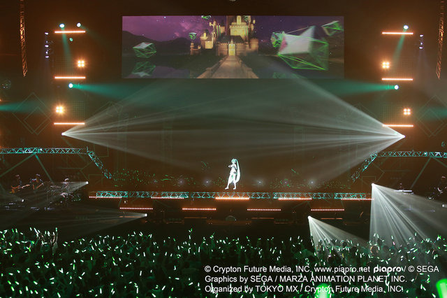 【レポート】デビューから8年、ついに初音ミクが武道館に!7回うるっとして2回ガチ泣きした「マジカルミライ 2015」初日ライブ
