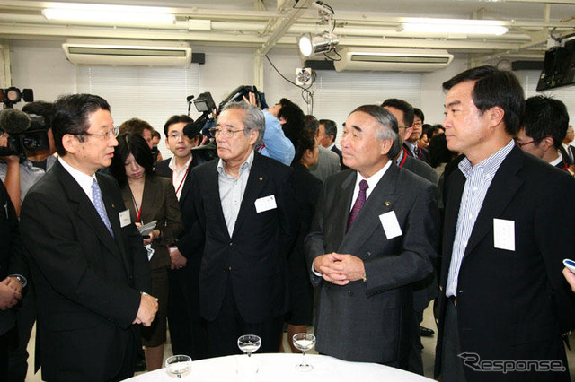 【日産1億台写真蔵】横浜工場でイベント