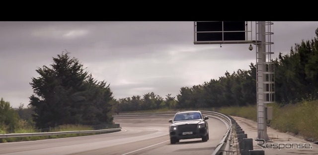 ベントレーのSUV、ベンテイガの開発プロトタイプ車が高速テスト