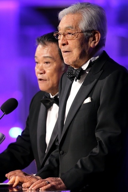 三國連太郎（向かって右）と西田敏行 / 2011年日本アカデミー賞　(c) Getty Images
