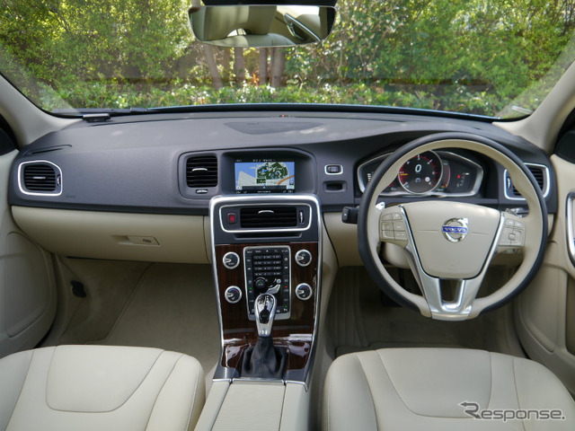ボルボ V60 D4