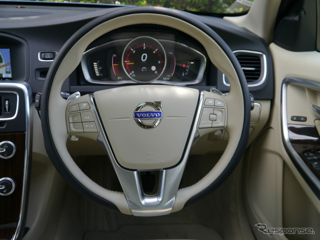 ボルボ V60 D4
