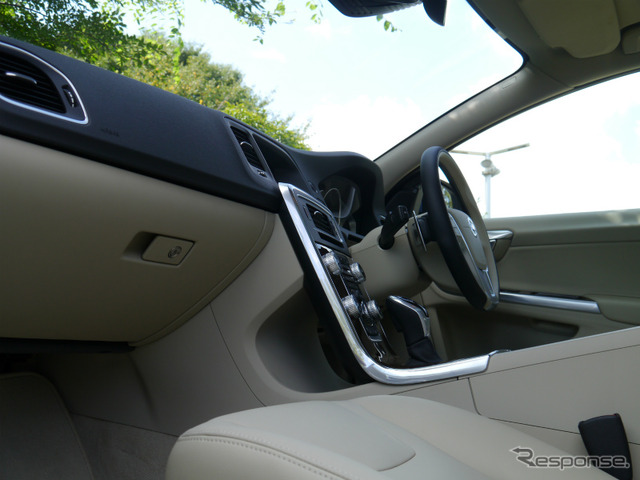 ボルボ V60 D4
