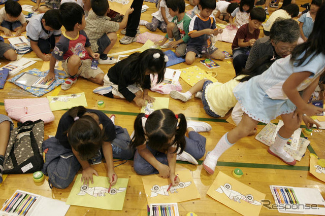 【F1の学校】1時間目：小学1−2年生がマシン作り
