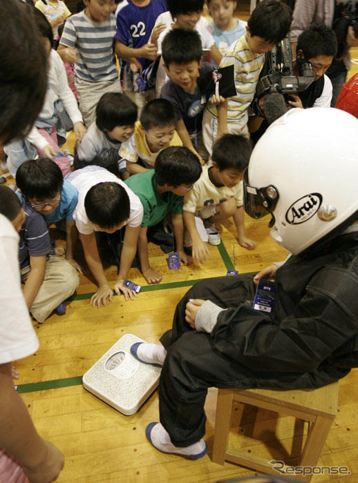 【F1の学校】2時間目：ドライバーになりきった3−4年生