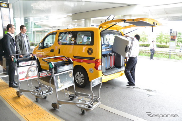 UD/ワゴンタクシー専用レーン運用開始に伴う発車式