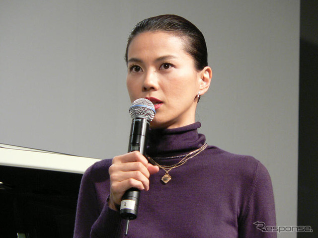 【三菱 eK 新型発表】写真蔵…ママになった江角マキコさん