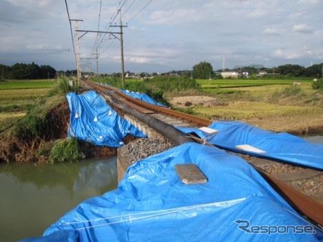 東武宇都宮線の全区間再開は未定。写真は橋りょうが流出した安塚~西川田間。