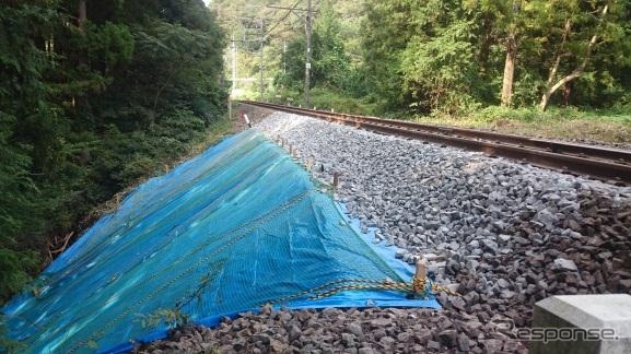 東武鉄道の日光線と鬼怒川線は9月18日中に全区間再開する見通しとなった。写真は鬼怒川線新高徳~小佐越間の復旧作業。