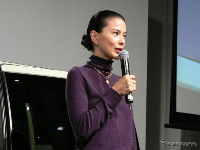 【三菱 eK 新型発表】写真蔵…ママになった江角マキコさん