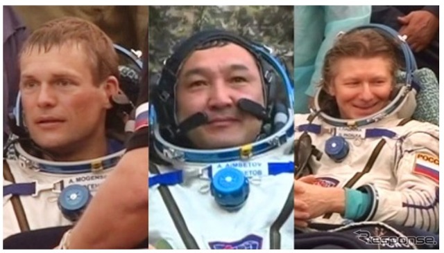 地上に帰還した42Sクルー(左からアンドレアス・モーゲンセン氏、アイディン・アイムベトフ氏、ゲナディ・パダルカ氏)