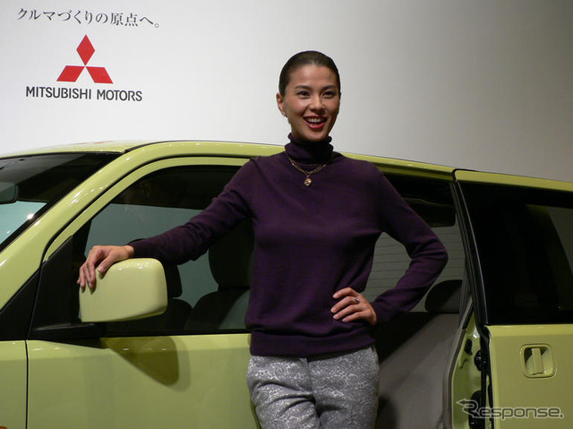 【三菱 eK 新型発表】写真蔵…ママになった江角マキコさん