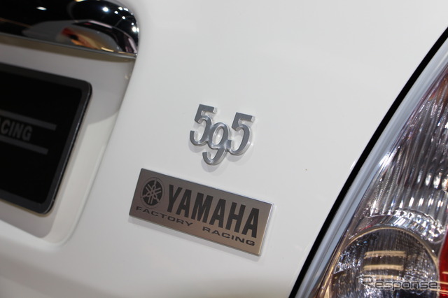 アバルト 595 の ヤマハ・ファクトリー・レーシング・エディション(フランクフルトモーターショー15)