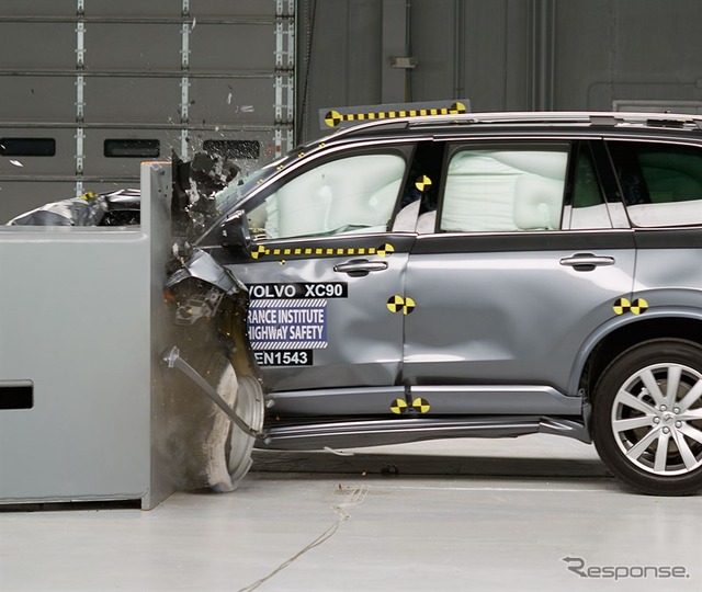 ボルボ XC90 新型の米IIHS衝突テスト