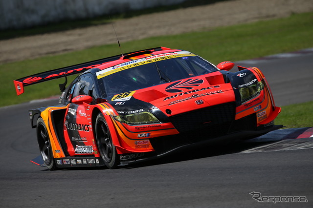 GT300クラスのポールを獲得した#55 CR-Z。
