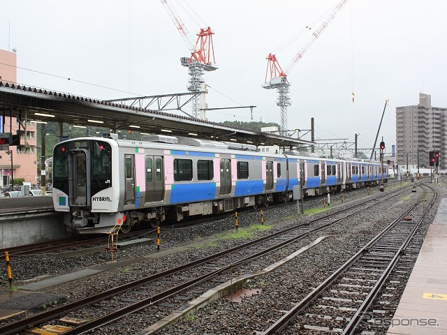 運行系統別の利用者は仙石東北ライン（写真）が仙石線電車を上回った。