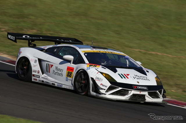 決勝4位の#88 ランボルギーニ。