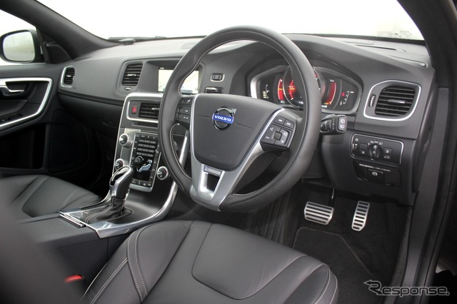 ボルボ V60 D4 R-DESIGN ポールスターパフォーマンスパッケージ